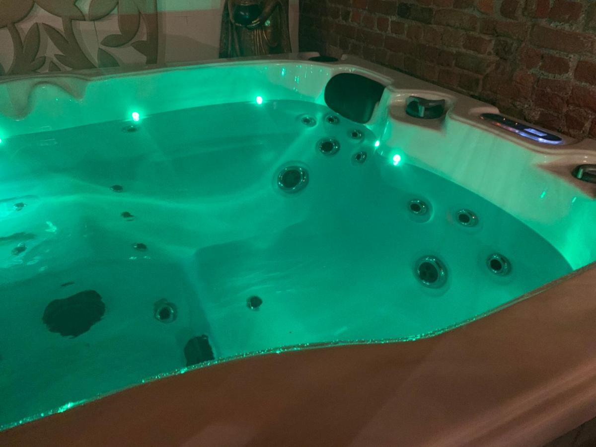 Nice And Cosy Place With Jacuzzi And Sauna To Relax In The Centre Of Antwerpen Ngoại thất bức ảnh